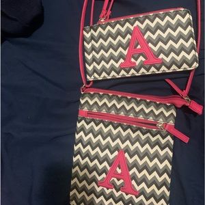 I’m selling a pink white and grey purse